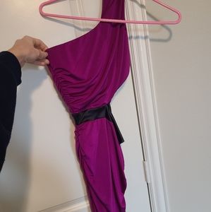 Short side cut one shoulder dress